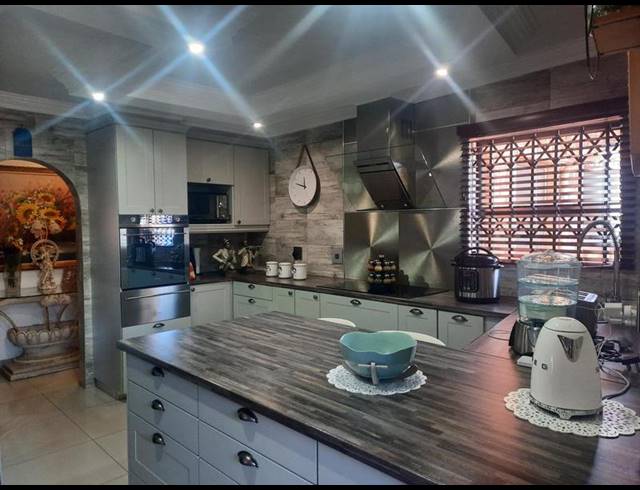 3 BEDROOM HOUSE FOR SALE IN SEBOKENG UNIT 10